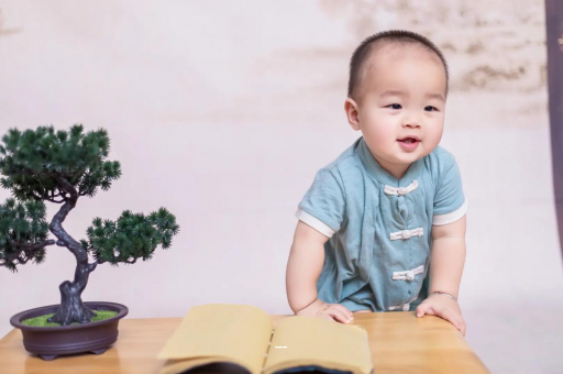借卵生子咨询宝宝爱吐奶是什么原因